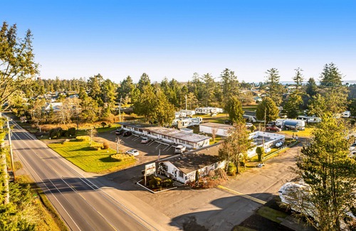 Westport Casa | Dog-friendly retreat with fast WiFi, fish cleaning station, & picnic tables