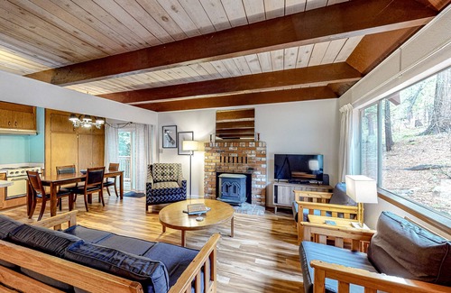 Glencoe Cabina | Dog-friendly retreat with fast WiFi, furnished deck, gas grill, & fire table