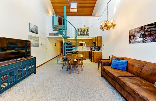 Gold Beach Condominio | Condominio frente al río que admite perros con cocina completa y vistas impresionantes