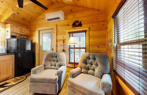 Otto Cabina | Dog-friendly riverfront cabin with mtn & river views, firepit, grill, patio, W/D