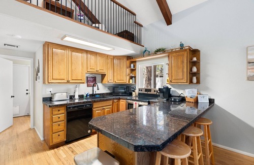 Show Low Casa | Dog-friendly, rustic chalet w/loft close to Fools Hollow Lake/outdoor adventures
