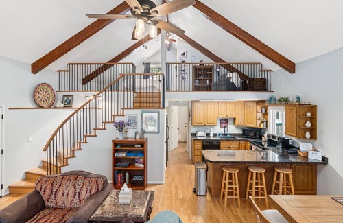 Show Low Casa | Dog-friendly, rustic chalet w/loft close to Fools Hollow Lake/outdoor adventures