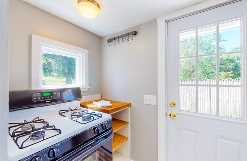 Sagamore Beach Cabaña | Dog-friendly Sagamore Beach cottage with a full kitchen, yard, & gas grill