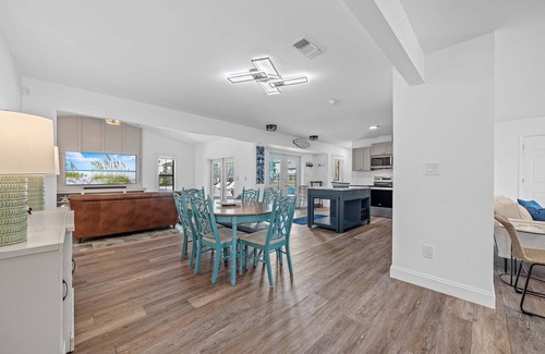 Oak Court Casa | Dog Friendly | Saltwater Pool | Fire Pit | Beach Getaways