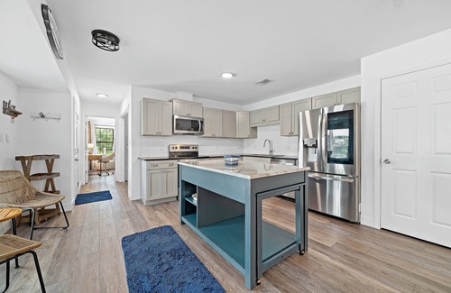 Oak Court Casa | Dog Friendly | Saltwater Pool | Fire Pit | Beach Getaways