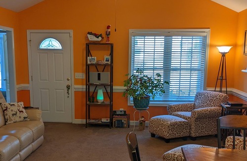 Graham Casa | Dog Friendly, Small Town Charm, with Downtown area. Perfect for weekend getaway!