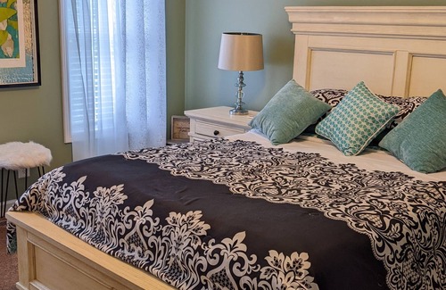 Graham Casa | Dog Friendly, Small Town Charm, with Downtown area. Perfect for weekend getaway!