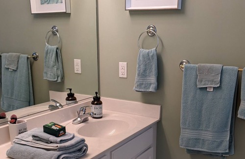 Graham Casa | Dog Friendly, Small Town Charm, with Downtown area. Perfect for weekend getaway!