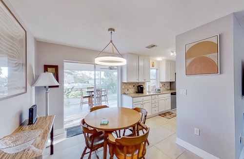 Port Charlotte Casa | Dog-Friendly, Snowbird-Ready Florida Escape – Near Beaches & Golf