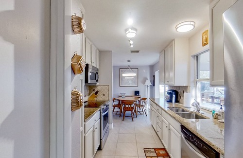 Port Charlotte Casa | Dog-Friendly, Snowbird-Ready Florida Escape – Near Beaches & Golf