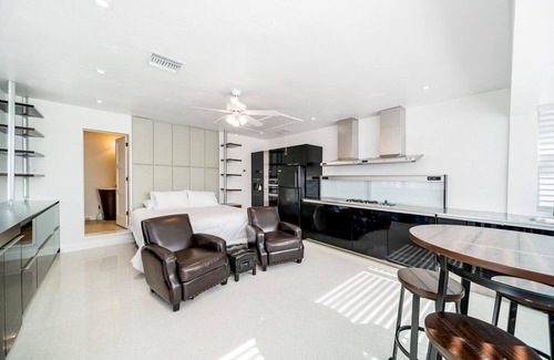 Coral Heights Apartamento | Dog-friendly studio with private hot tub, patio, enclosed yard, & full kitchen