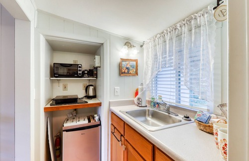 Arcata Apartamento | Cabaña de estudio que admite perros: ¡cerca de HSU y del área deseable de Fickle Hill!