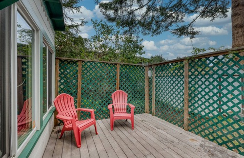 Arcata Apartamento | Cabaña de estudio que admite perros: ¡cerca de HSU y del área deseable de Fickle Hill!