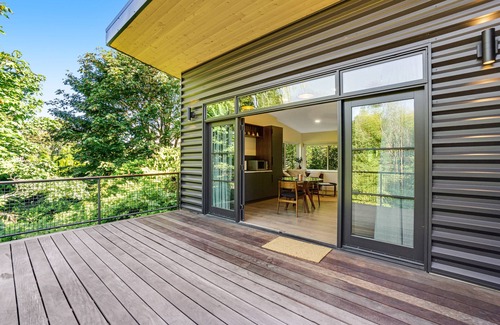 Seaview Apartamento | Dog-Friendly Studio with Woodland Views, Central Location, and Gigabit WiFi