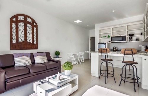 La Paloma Casa | Dog-friendly suite with kitchenette, heated outdoor pool, hot tub, private patio