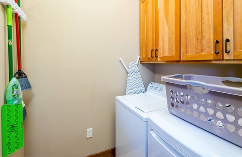 Pisgah Forest Casa | Dog-friendly Sutton Knob cottage with long-range Pisgah views and wood fireplace