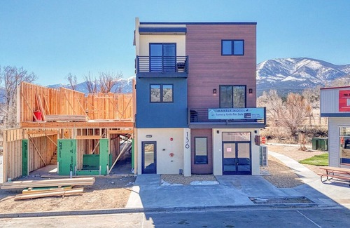 Salida Condominio | Dog Friendly! The Mayfly Hotel, Unit 1E
