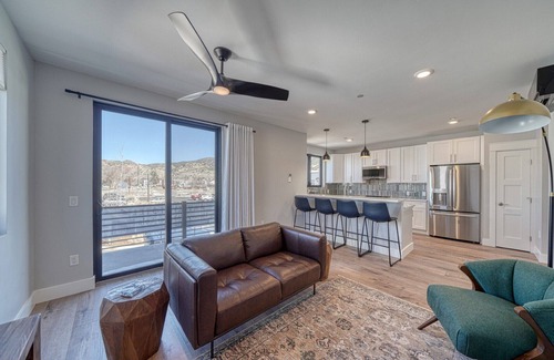 Salida Condominio | Dog Friendly! The Mayfly Hotel, Unit 1C