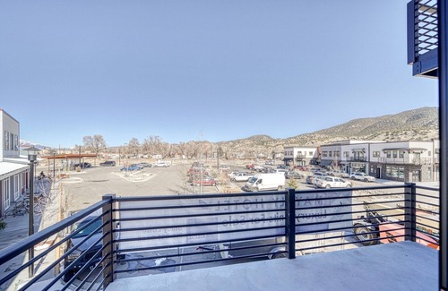 Salida Condominio | Dog Friendly! The Mayfly Hotel, Unit 1C