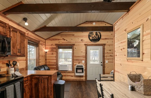 Trenton Casa | Dog-friendly tiny cabin with washer/dryer, central AC, firepit