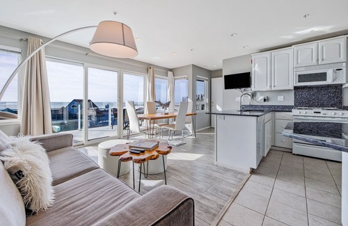 Cayucos Casa | Dog-friendly townhome with ocean/pier views & furnished deck - walk to beach
