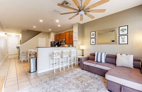 Crestwynd Bay Casa | Dog-friendly townhouse near Disney with outdoor pool, patio, streaming, W/D, AC