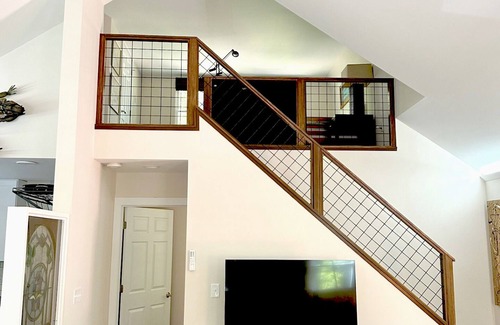 Hendersonville Casa | Dog Friendly Upscale Cottage with Treehouse Vibe Close to Town and Outdoor Fun