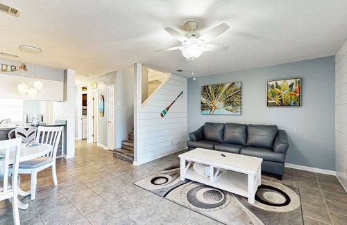 Bel Air Casa | Dog-friendly townhouse near the beach with patio, W/D, hammock, balcony, & AC