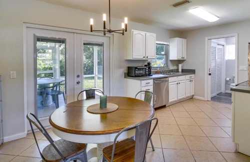 Vero Beach South Casa | Dog-Friendly Vero Beach Retreat with Porch and Grill!