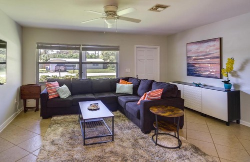 Vero Beach South Casa | Dog-Friendly Vero Beach Retreat with Porch and Grill!