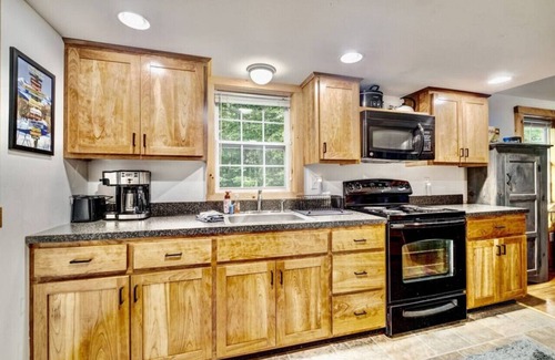 Conway Cabina | Dog-Friendly w/Hot Tub, Firepit near Kancamagus!