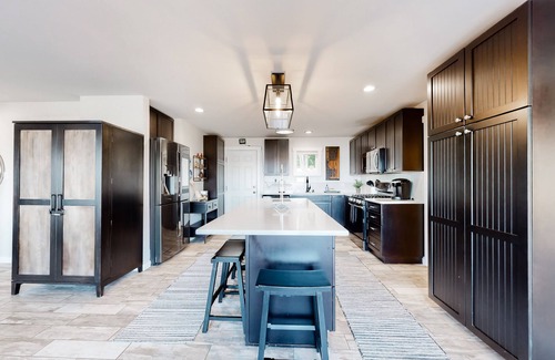 Coupeville Casa | Dog-friendly, waterfront dream home w/ furnished deck & kayaks