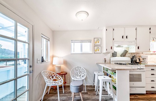 Eureka Cabaña | Dog-Friendly, Waterfront Cottage Right on Marina w/Free WiFi, Water Views, Patio