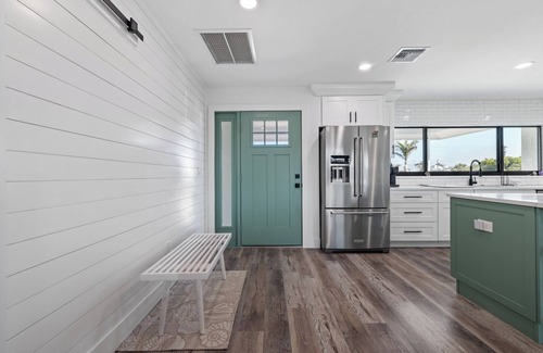 Sanibel Casa | Dog friendly (with owner approval) 5 bedroom/3 bath home in East Rocks.