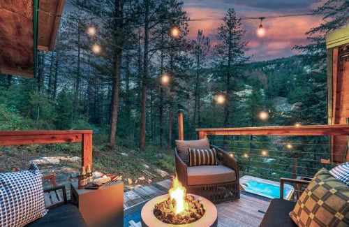 Jamestown Casa | Dog Friendly, Year Round, Creekside Cabin, Hot Tub, 6 Acres