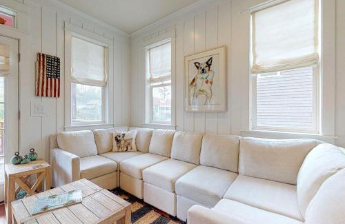 Olivia Beach Casa | Dog Paddle