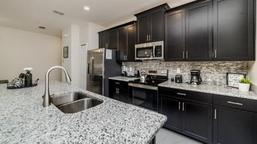 Pipers Glen Estates Casa | DOG9055