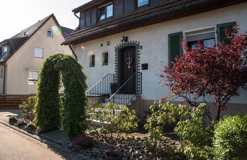 Schopfheim Apartamento | Bienvenido a Hirsch Hüsli, la casa de mis padres al borde del sur de la Selva Negra.