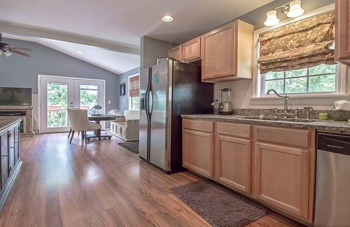 Stemley Casa | DOGS LOVE THIS LAKEFRONT COZY COTTAGE