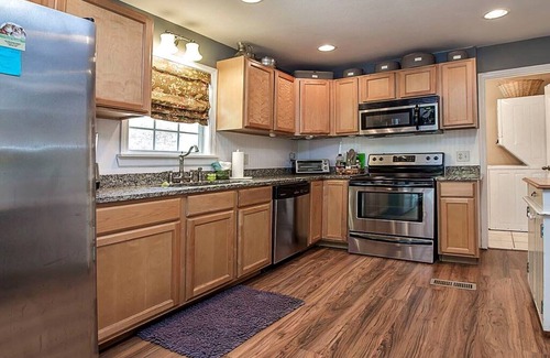 Stemley Casa | DOGS LOVE THIS LAKEFRONT COZY COTTAGE