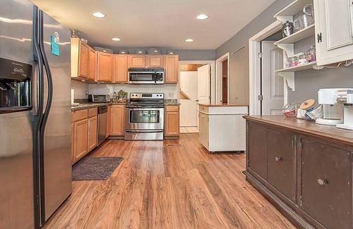 Stemley Casa | DOGS LOVE THIS LAKEFRONT COZY COTTAGE