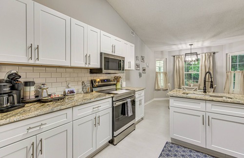 Gulf Breeze Casa | Dogs Welcome, 1 Mi to Zoo: Gulf Breeze Retreat!