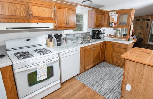 Mauston Casa | Dogs Welcome! Lake House. Close to Dells!