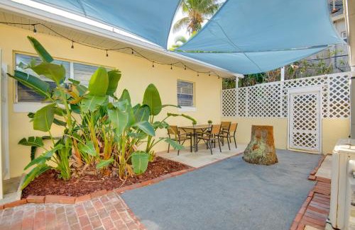 Cocoa Beach Apartamento | Dogs Welcome, Steps to Beach Cocoa Beach Retreat!