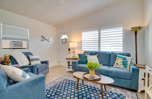 Cocoa Beach Apartamento | Dogs Welcome, Steps to Beach Cocoa Beach Retreat!
