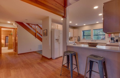 Truckee Casa | NUEVA LISTA - "Dogwood" Tahoe Donner admite 4 dormitorios con mesa de billar.