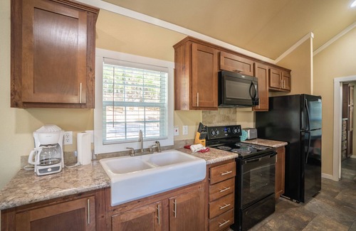 Royal Cabaña | Dogwood Cottage at Safe Harbor Brady Mountain on Lake Ouachita!
