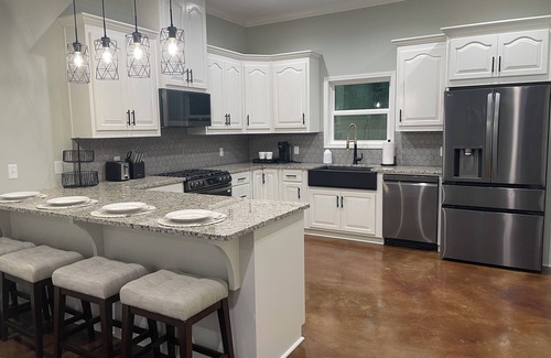 Titus Casa | Dogwood Cottage at Lake Jordan with boat dock/hot tub lakeside/RV parking spot