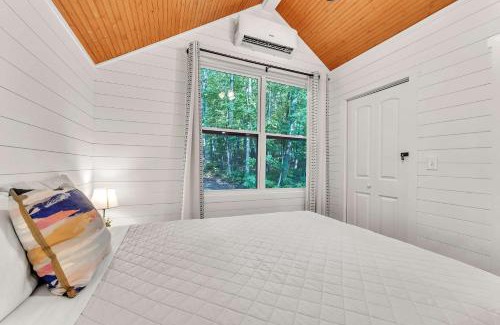 Trenton Casa | Dogwood Cottage with Private Fire Pit & Sleeps 6