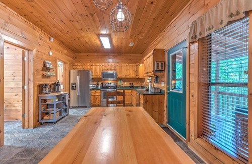 Morganton Cabina | Dogwood | Free Night Offer!